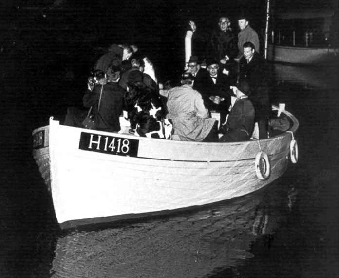 Danish fishermen taking Jewish refugees to Sweden. 1943 Source: Getty Images