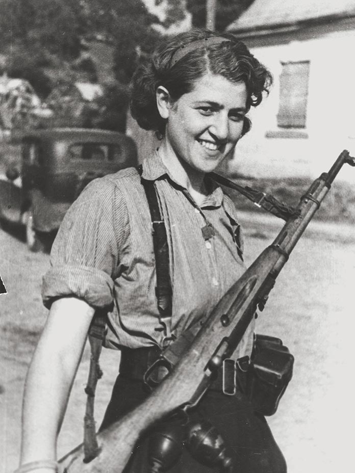 Portrait of Jewish partisan, Sara Ginaite, taken during the liberation of Vilna. Photographer: Yasha Riumkin 1944